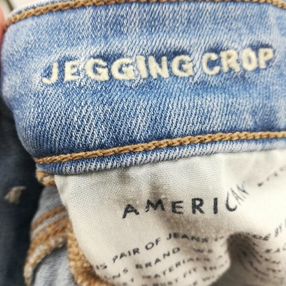 American Eagle Jegging Crop Distressed Light Wash Jeans Size 2 Fray Raw Hem - Picture 14 of 15